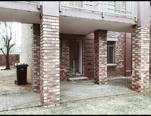 2 BEDROOM APARTMENT RENTED IN MOOIKLOOF RIDGE